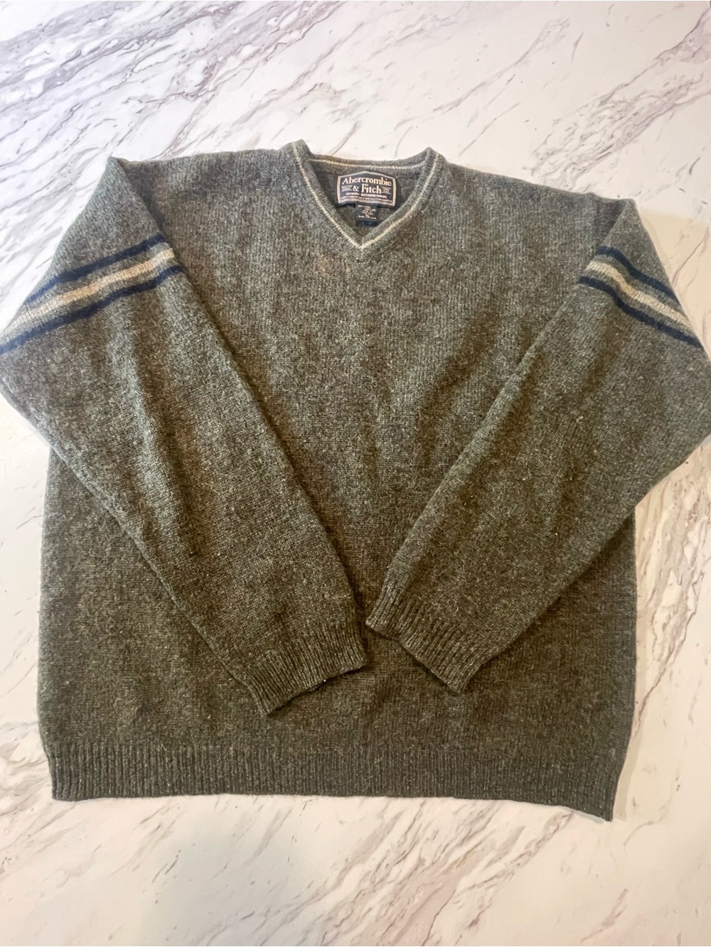 Vintage Abercrombie & Fitch 100%. Shetland Wool. XL Olive Green V-Neck Sweater.